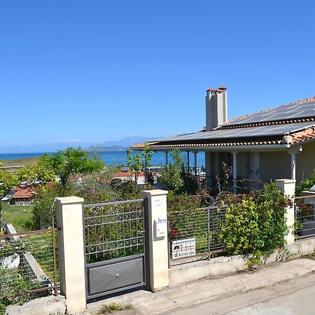 Corinthian Sun - Vacation Home Kültér fotó